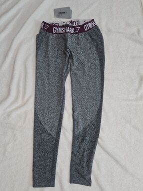 Gymshark Women Gray Seamless Leggings with Maroon Waistband